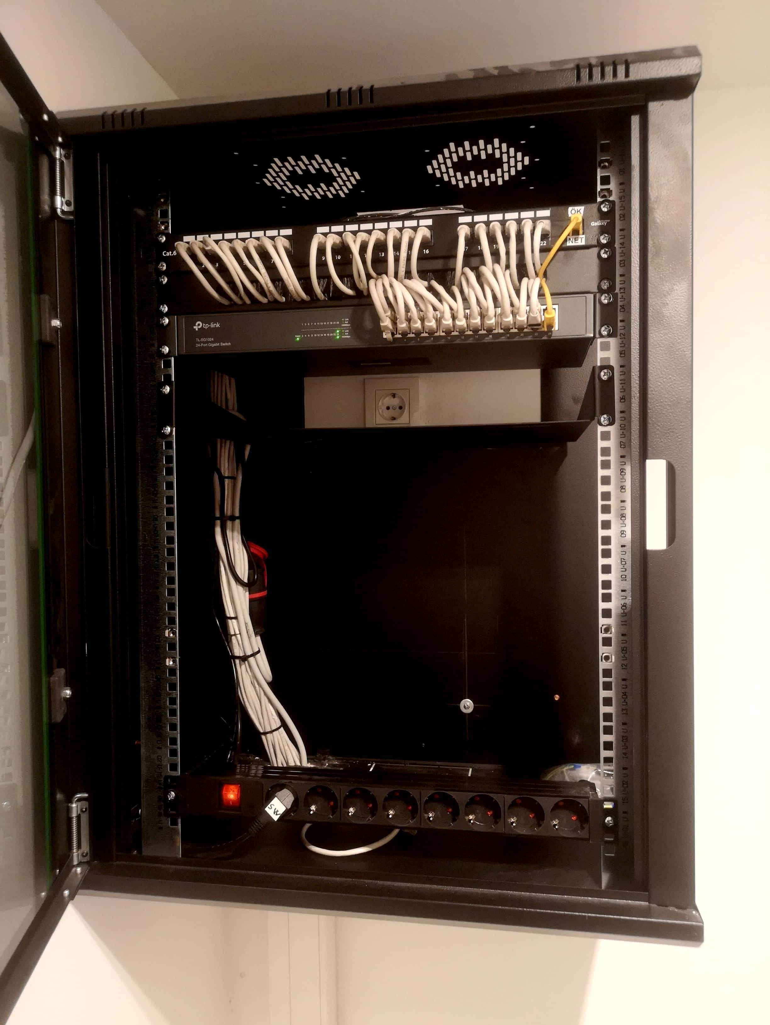 Kamera és riasztórendszerek